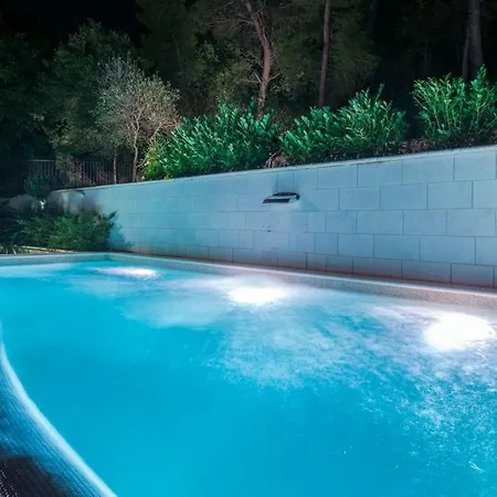 וילה Luxury Seafront Queen With Private Pool Near The Sea In דוברובניק
