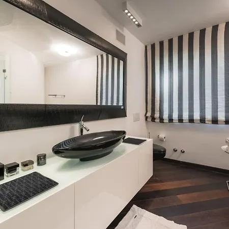Luxury Seafront Queen With Private Pool Near The Sea In *
