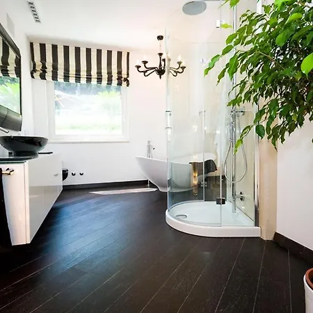 Luxury Seafront Queen With Private Pool Near The Sea In *