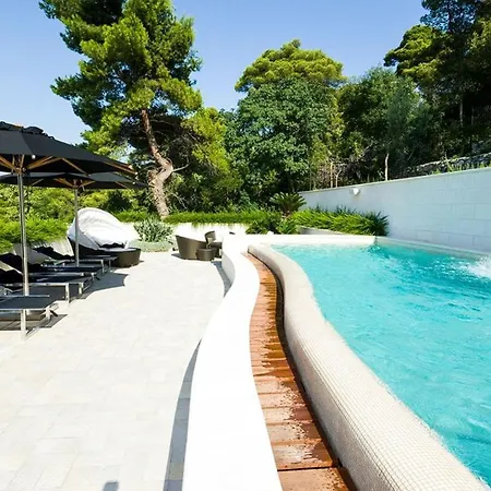 Vila Luxury Seafront Queen With Private Pool Near The Sea In Dubrovnik