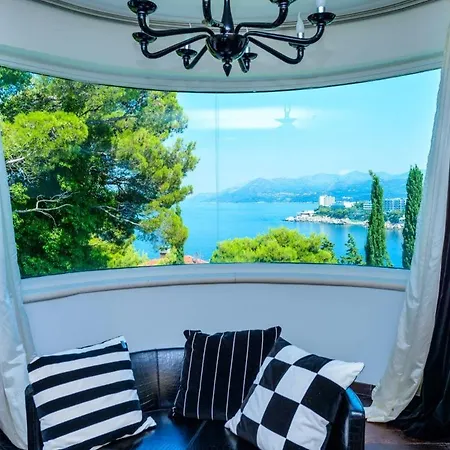 Luxury Seafront Queen With Private Pool Near The Sea In Vila Dubrovnik
