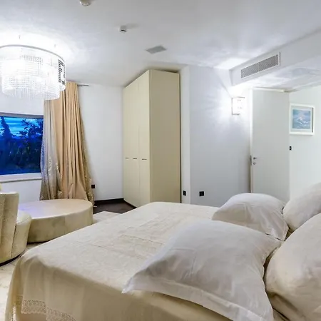 Luxury Seafront Queen With Private Pool Near The Sea In Vila Dubrovnik