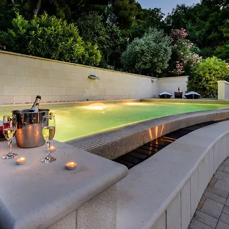 Luxury Seafront Queen With Private Pool Near The Sea In * Dubrovnik