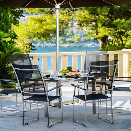 Luxury Seafront Queen With Private Pool Near The Sea In Dubrovnik