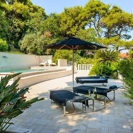 Villa Luxury Seafront Queen With Private Pool Near The Sea In Dubrovnik