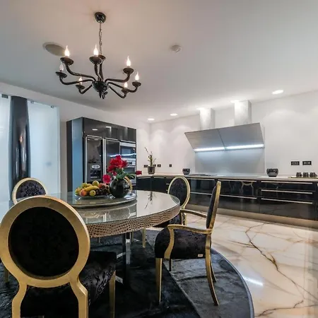 Villa Luxury Seafront Queen With Private Pool Near The Sea In Dubrovnik