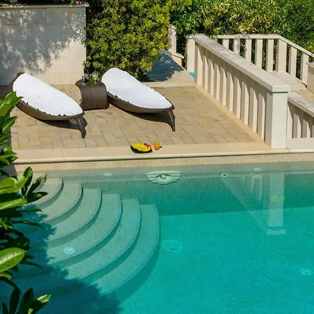 Villa Luxury Seafront Queen With Private Pool Near The Sea In Dubrovnik