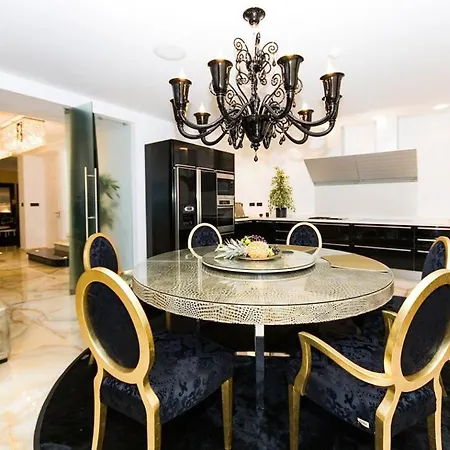 Villa Luxury Seafront Queen With Private Pool Near The Sea In