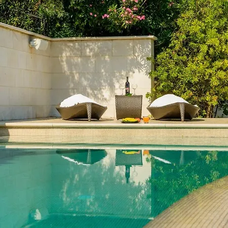 Luxury Seafront Queen With Private Pool Near The Sea In Dubrovnik