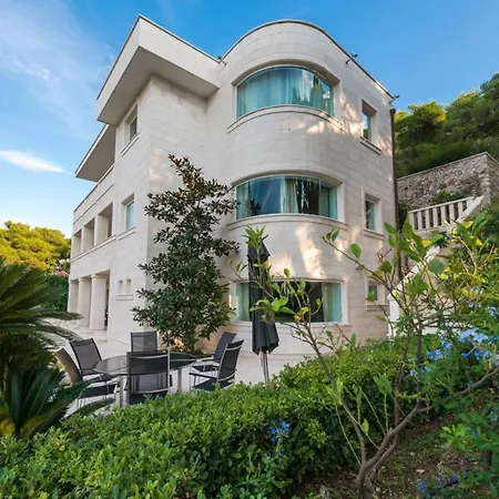 Luxury Seafront Queen With Private Pool Near The Sea In Dubrovnik