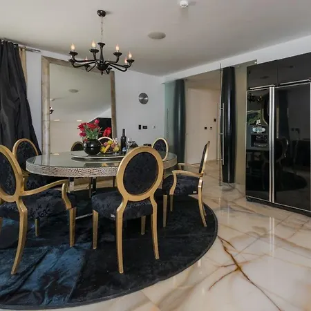 Luxury Seafront Queen With Private Pool Near The Sea In دوبروفينك