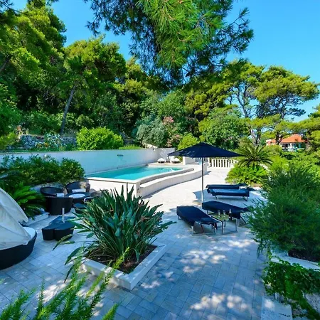 Villa Luxury Seafront Queen With Private Pool Near The Sea In Dubrovnik