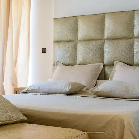 Luxury Seafront Queen With Private Pool Near The Sea In *