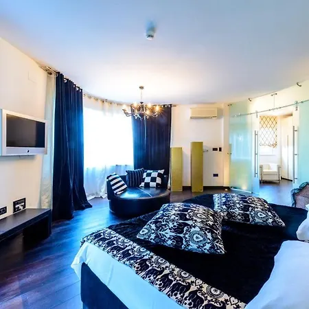 Luxury Seafront Queen With Private Pool Near The Sea In Villa *