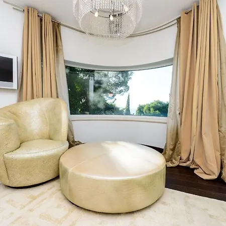 فيلة Luxury Seafront Queen With Private Pool Near The Sea In