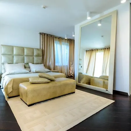 Luxury Seafront Queen With Private Pool Near The Sea In