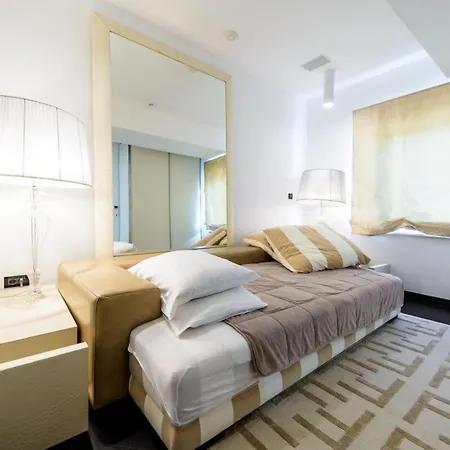 Luxury Seafront Queen With Private Pool Near The Sea In فيلة
