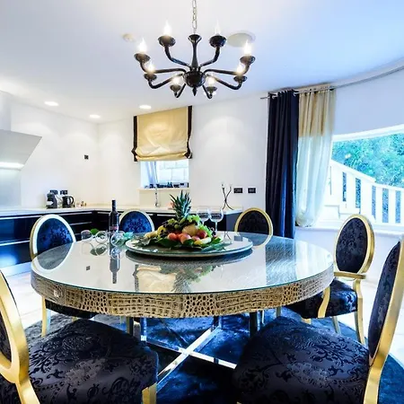 Luxury Seafront Queen With Private Pool Near The Sea In Dubrovnik