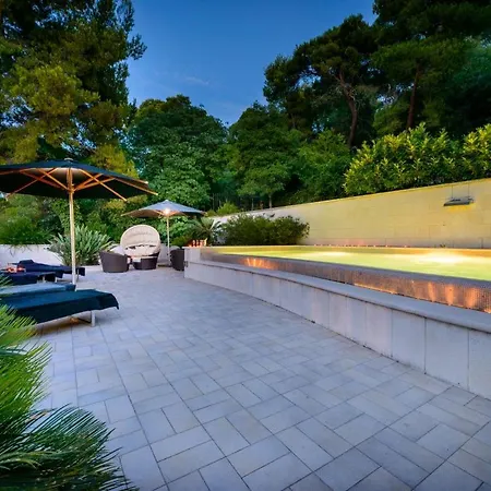 Luxury Seafront Queen With Private Pool Near The Sea In فيلة *